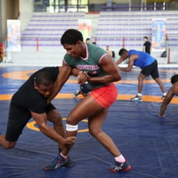 Lutteurs olympiques en préparation aux Jeux Olympiques de Paris 2024 à l'Artenium à Ceyrat