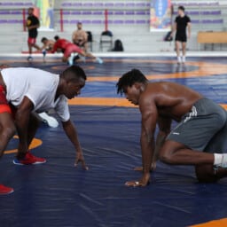 Lutteurs olympiques en préparation aux Jeux Olympiques de Paris 2024 à l'Artenium à Ceyrat