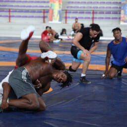 Lutteurs olympiques en préparation aux Jeux Olympiques de Paris 2024 à l'Artenium à Ceyrat