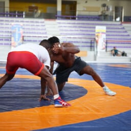 Lutteurs olympiques en préparation aux Jeux Olympiques de Paris 2024 à l'Artenium à Ceyrat