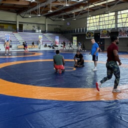 Lutteurs olympiques en préparation aux Jeux Olympiques de Paris 2024 à l'Artenium à Ceyrat